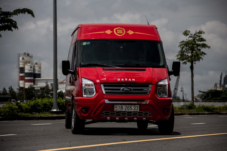 mua xe limousine SKYBUS trả góp