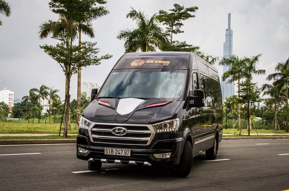 Solati limousine 12 chỗ SKYBUS Xll