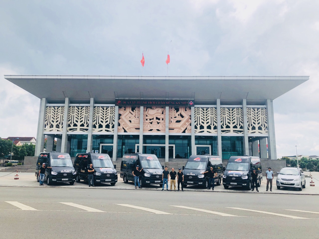 Solati Limousine SKYBUS Bold - Dong Hanh Limousine 2